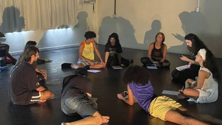 Festival de Curitiba oferece oficinas gratuitas de teatro, confira a programação