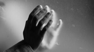 Amálgama: Entre o fascínio surreal e o excesso de truques