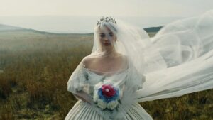 Entre a beleza visual e o excesso sensual, O Morro dos Ventos Uivantes perde profundidade