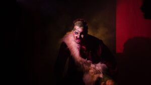 Banquete no Caos: CIA KÀ quebra jejum e leva sátira premiada ao Teatro Paiol