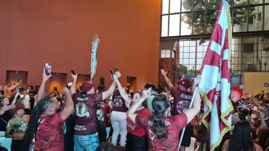 Deixa Falar conquista o título do Carnaval 2026 de Curitiba; Rosa do Povo vence no Grupo de Acesso