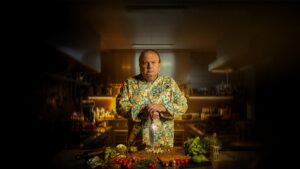 Erick Jacquin estreia nova temporada de “Pesadelo na Cozinha” e degusta menus temperados com crise em quatro estados brasileiros