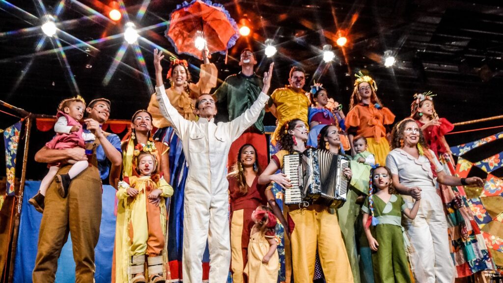 Tradição saltimbanca no Festival de Curitiba: “Carroça de Mamulengos” celebra 50 anos