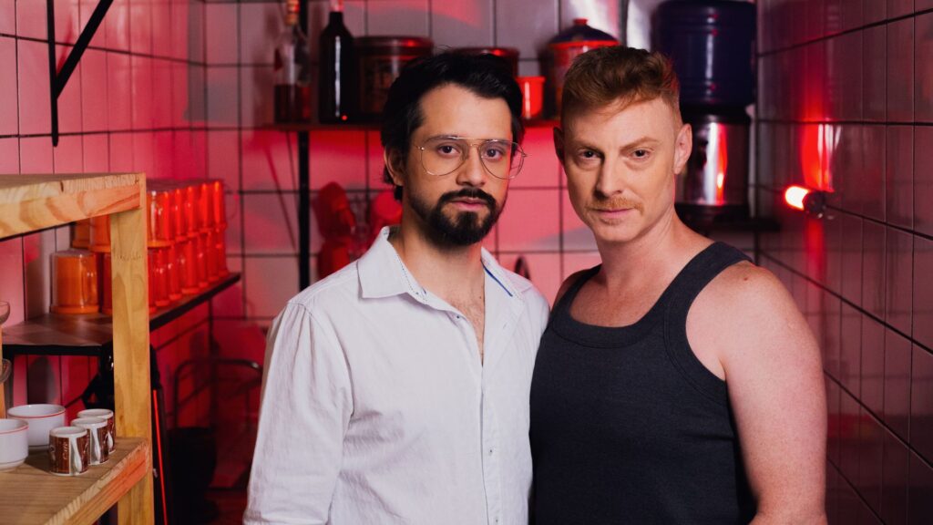 Cícero de Andrade celebra 20 anos de carreira com Visita a Domicílio e Mulher em Fuga no Festival de Curitiba