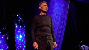 Herson Capri debuta no Festival de Curitiba depois de ter brincado nas obras do Guaíra e visto o teatro pegar fogo