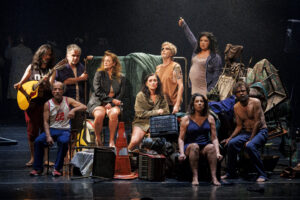 O Teatro como Antídoto: A clarividência do Grupo Galpão em meio ao caos