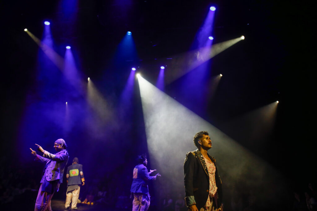 ‘A Máquina’ transforma-se de uma poesia clássica a um reverência ao Teatro