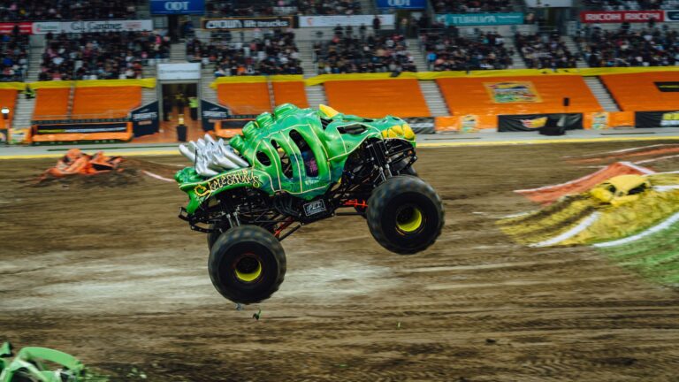 Hot Wheels Monster Trucks Live™ chega a Curitiba pela primeira vez com o novo caminhão: Rhinomite