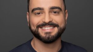 Hugo Kerth fala sobre viver personagem antológico da teledramaturgia em “Espelho mágico”