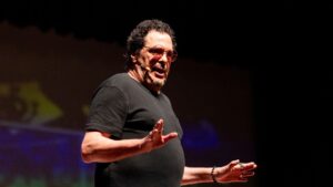 Quando a vida vira espetáculo: Casagrande emociona, mas não surpreende