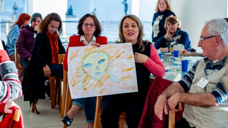 MON promove atividade para público com mais de 60 anos, inspirada na obra do artista Alberto Massuda