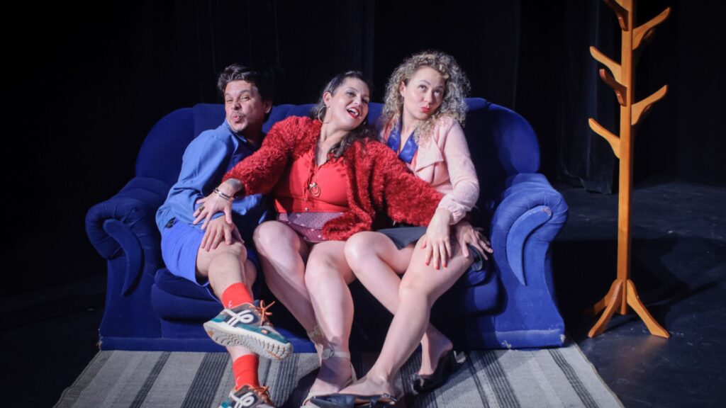 Sucesso de público em Curitiba e São Paulo , Alta Temporada – a comédia está de volta ao Festival de Curitiba