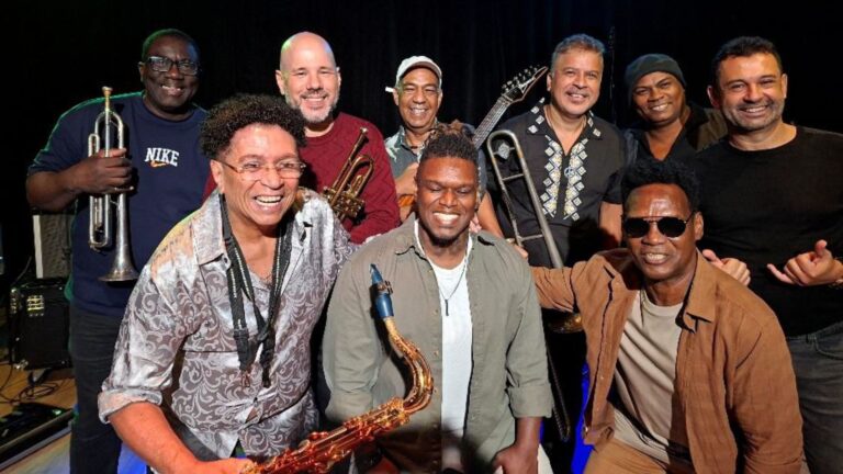 A Banda Clave de Soul se apresenta no Imperator, 18 de abril, sábado, com o melhor da Black Music no show “Baile da Clave”