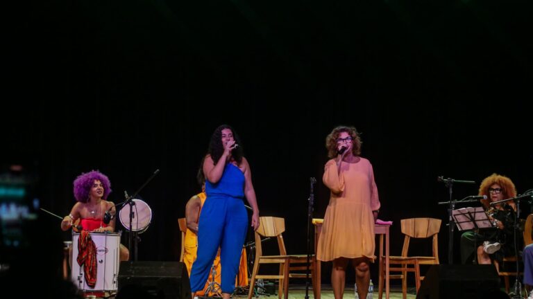 Projeto “Roda dos Suburbanistas” faz turnê pelo SESC no Rio, para celebrar 25 anos de história de samba suburbano