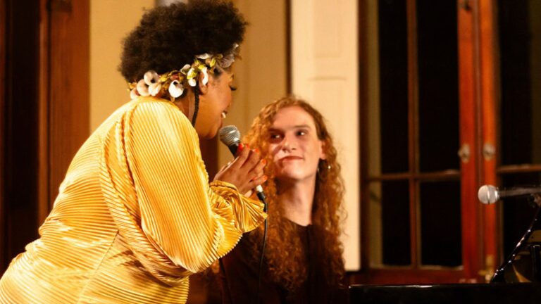 Show de Janine Mathias e Klüber encerra a programação da segunda edição da Mostra Pôr do Sol