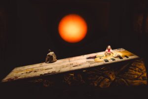 Uma linha tênue entre loucura e esperança um fluxo de pensamento para acompanhar Dias Felizes