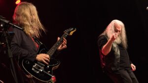 Ícone do hard rock mundial, Bride confirma show em Curitiba em turnê de despedida