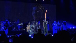 Show do Baco em Curitiba lembra os motivos pelos quais o artista baiano é tão amado