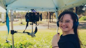 Curitiba recebe documentário “A Holandesinha” da cineasta com Síndrome de Down Luiza Godoi