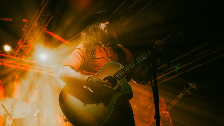 Shawn James anuncia show em Curitiba