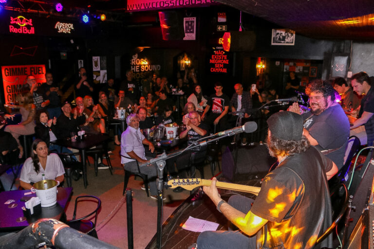 Curitiba entra na onda das experiências musicais retrô e transforma shows em vivências imersivas