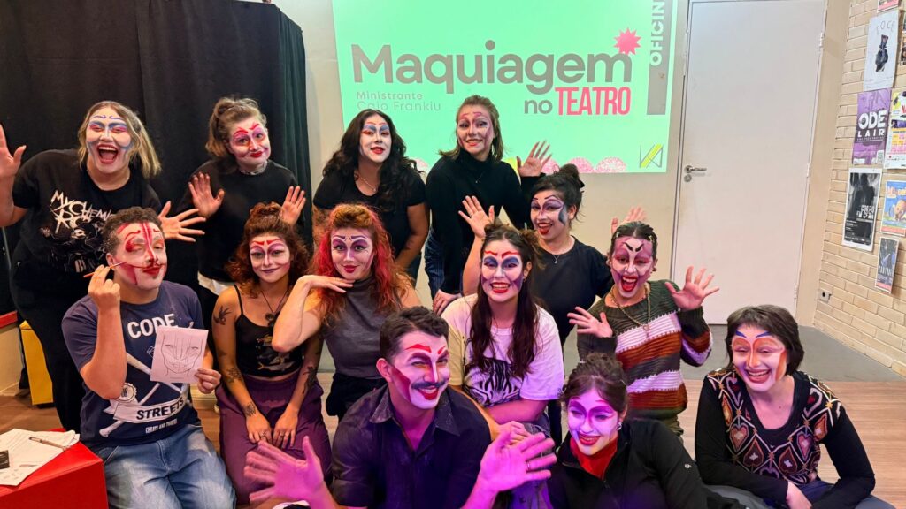 Após lotação da primeira turma, oficina de maquiagem teatral abre nova edição em Curitiba