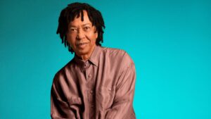 Show de Djavan em Curitiba terá transmissão da estreia do Brasil na Copa do Mundo