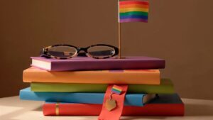 Livros com protagonistas LGBT que você PRECISA ler ainda este ano