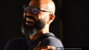 Dramaturgo Elissandro de Aquino lança três livros infantojuvenis inéditos em evento no Rio de Janeiro