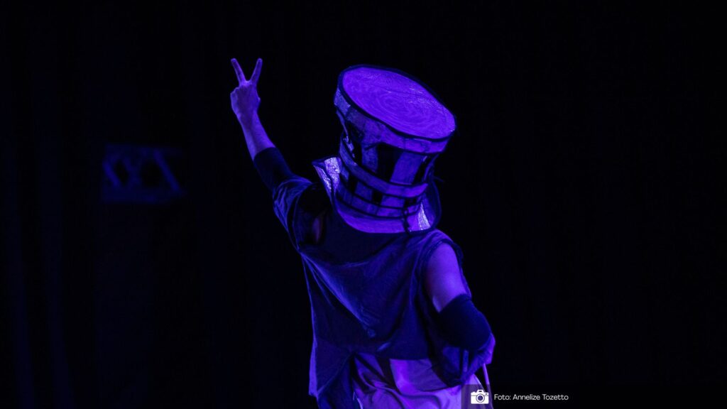 Dança-teatro paranaense “DOCE²” ocupa o histórico Teatro de Arena Eugênio Kusnet em São Paulo