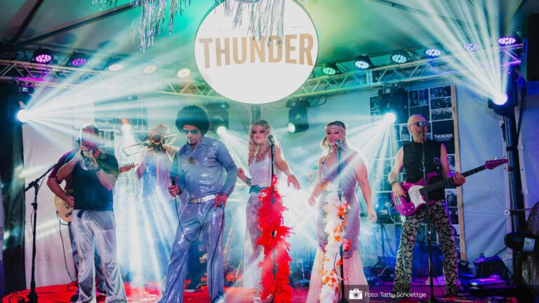 Thunderstruck celebra o Dia Mundial do Rock com 11 bandas, quatro palcos e entrada gratuita no Crossroads
