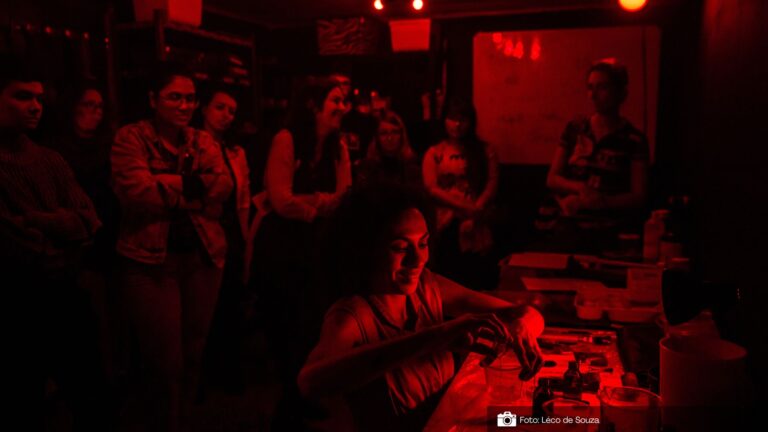 De volta ao quarto escuro: residência inédita em Curitiba convida artistas a investigar os futuros da fotografia analógica