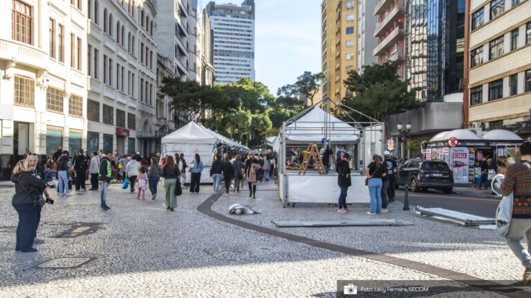 Bom Gourmet transforma o Centro de Curitiba com neve artificial e gastronomia neste domingo