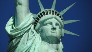 Ação judicial em Nova York pode anular suspensão de vistos de imigrante para brasileiros nos EUA