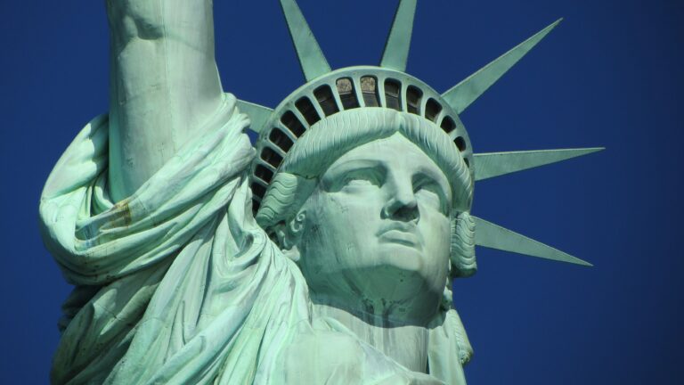 Ação judicial em Nova York pode anular suspensão de vistos de imigrante para brasileiros nos EUA