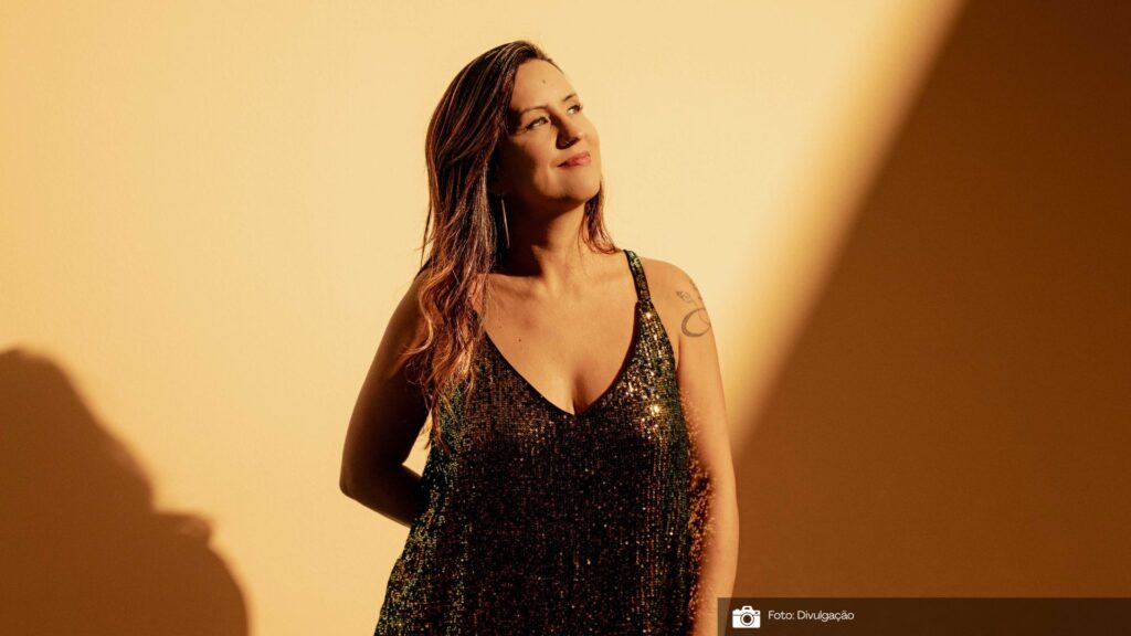 Estrela Leminski revela canções inéditas do pai no álbum Completamente Poeta