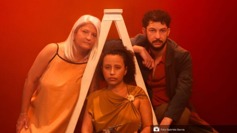 “Insurdir ou Cenas Surdas”, espetáculo sobre a comunidade surda chega ao Teatro Regina Vogue neste domingo (6)