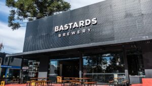 Bastards adia festa de 12 anos para outubro devido à previsão de chuvas em Curitiba